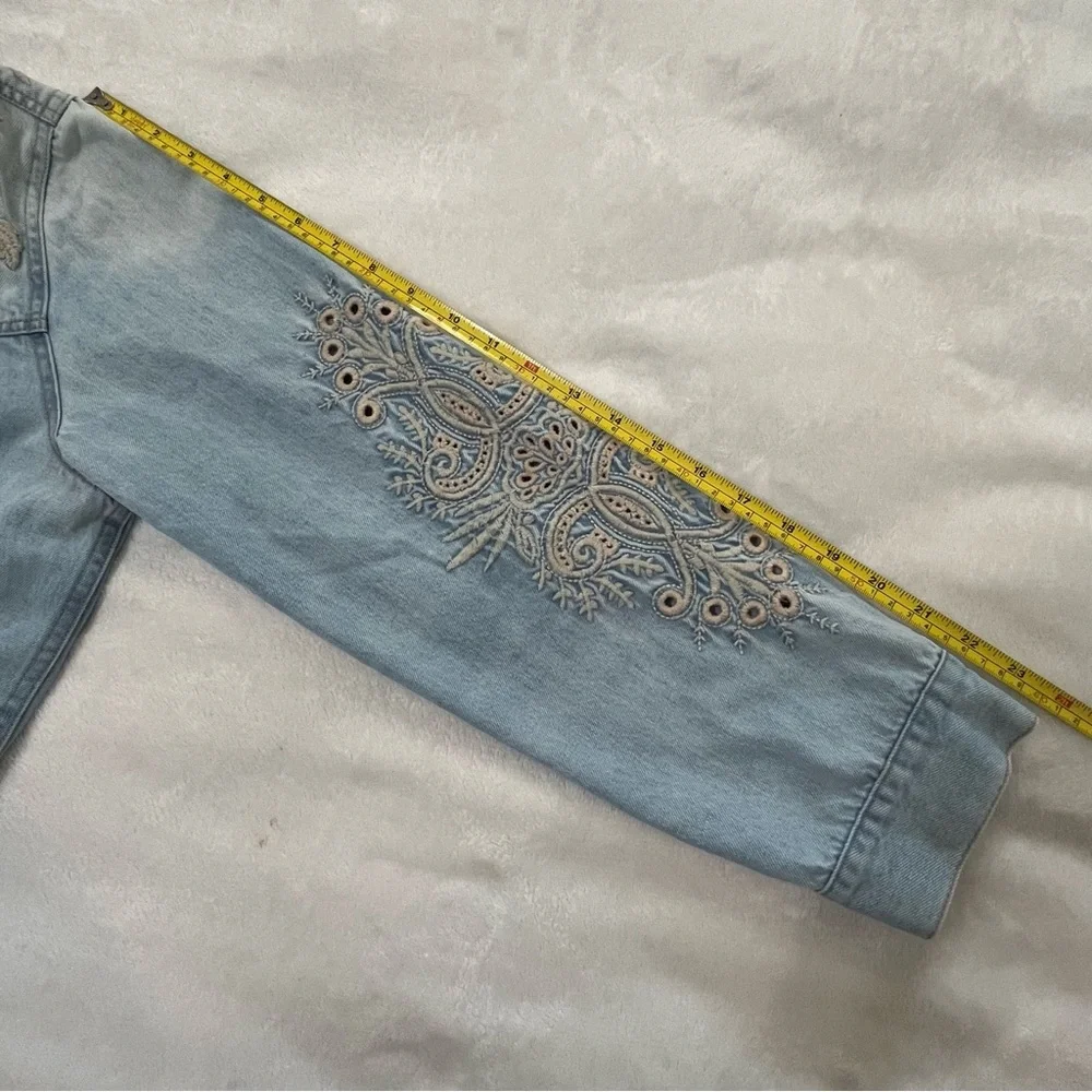 Johnny Was Workshop Embroidered Light Wash Denim Jean Jacket - Picture 12 of 13